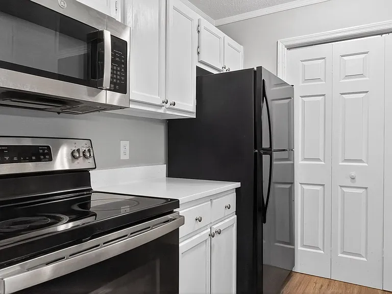 295 Warton Ln #8 — Photo 1