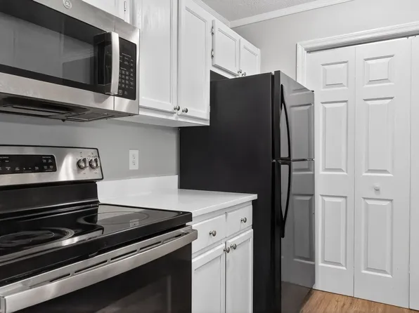 295 Warton Ln APT 8, Fayetteville, NC 28314