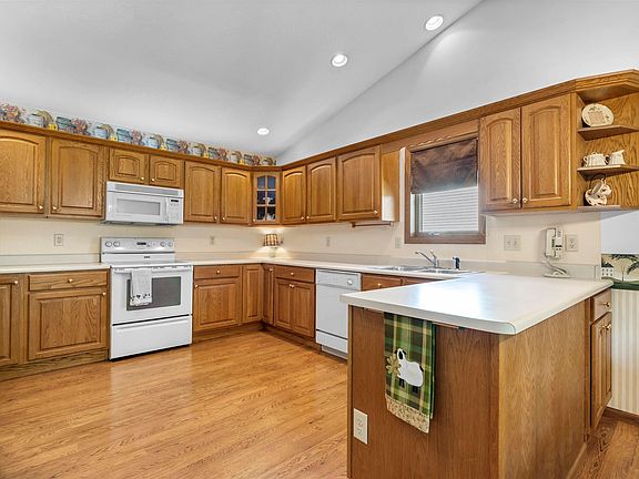 5th image of 411 Alvarado Ave