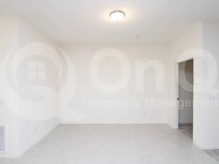 2450 E Alonso Dr — Photo 5