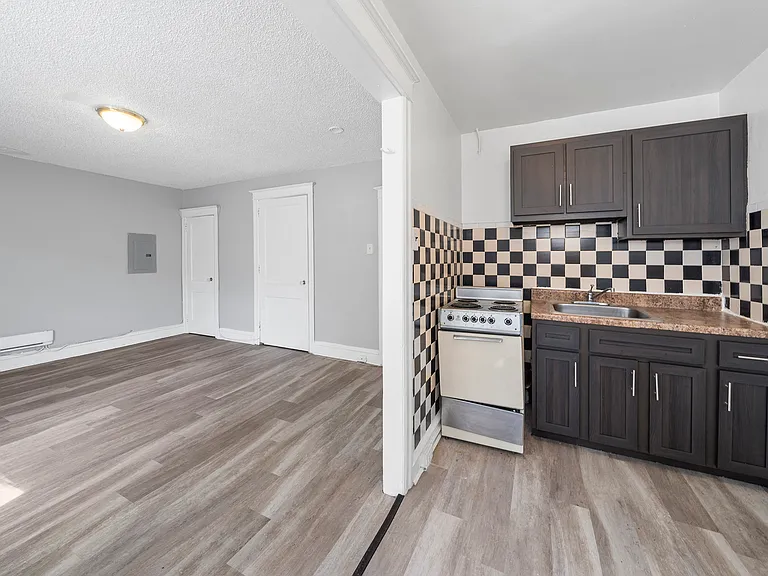 Avondale Apartments — Photo 12