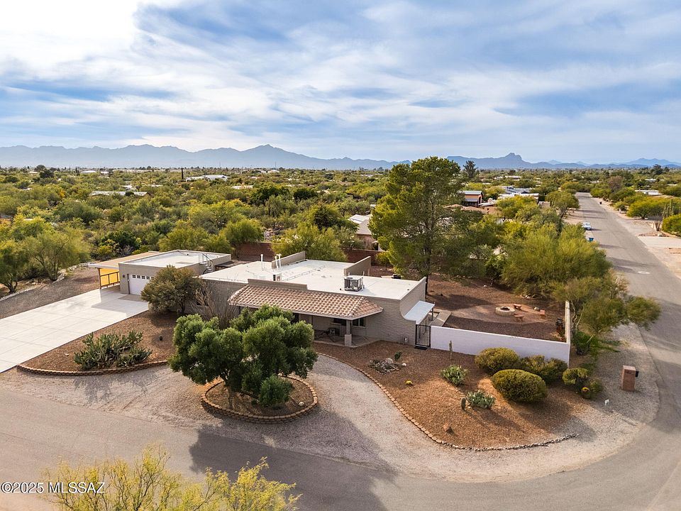 1st image of 835 W Calle Dadivoso