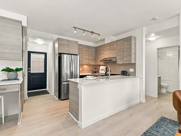 6965 Hastings St #32, Burnaby, BC V5B 1S9