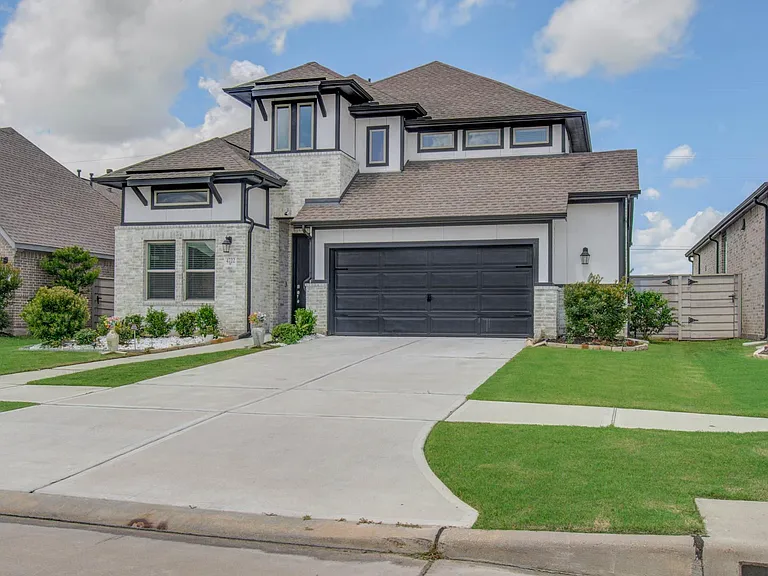 4722 Crest Hill Dr — Photo 2