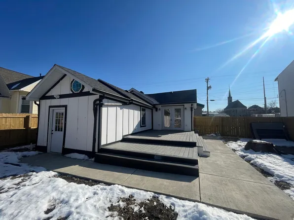 607 W Olive St, Bloomington, IL 61701