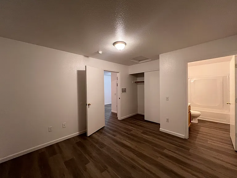 Cedar Apartments — Photo 10