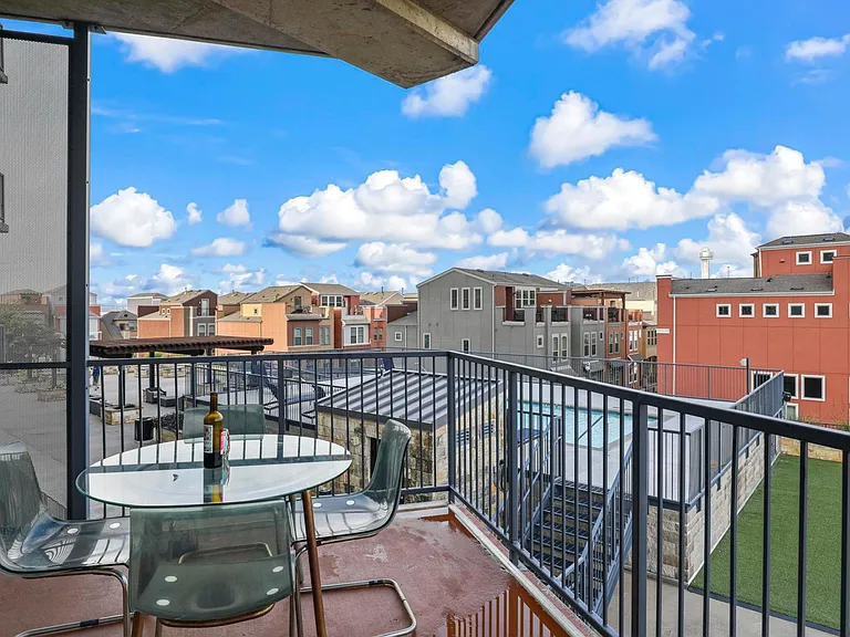1001 Belleview St #308 — Photo 23