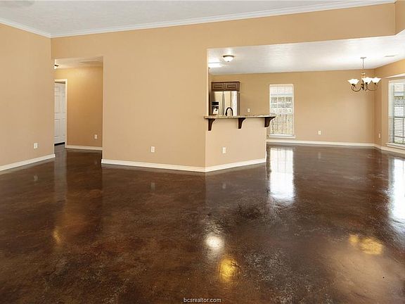 5th image of 917 Ladove Dr