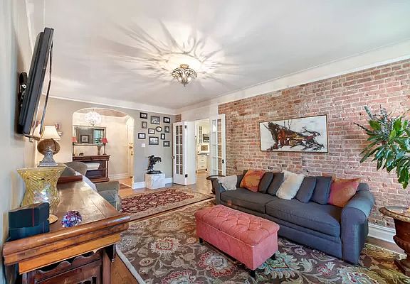 3rd image of 320 E 83rd St #3EF
