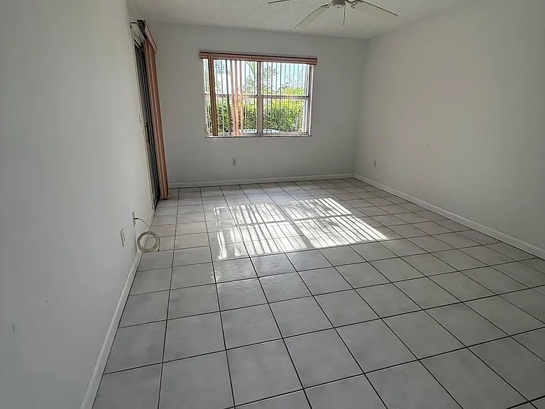 2621 SE 21st Ct #2621 — Photo 14
