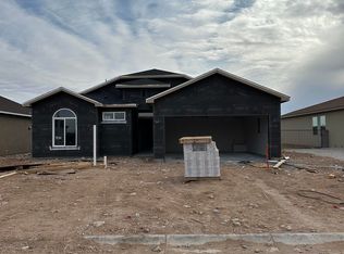 3800 Honeysuckle Dr, Carlsbad, NM 88220