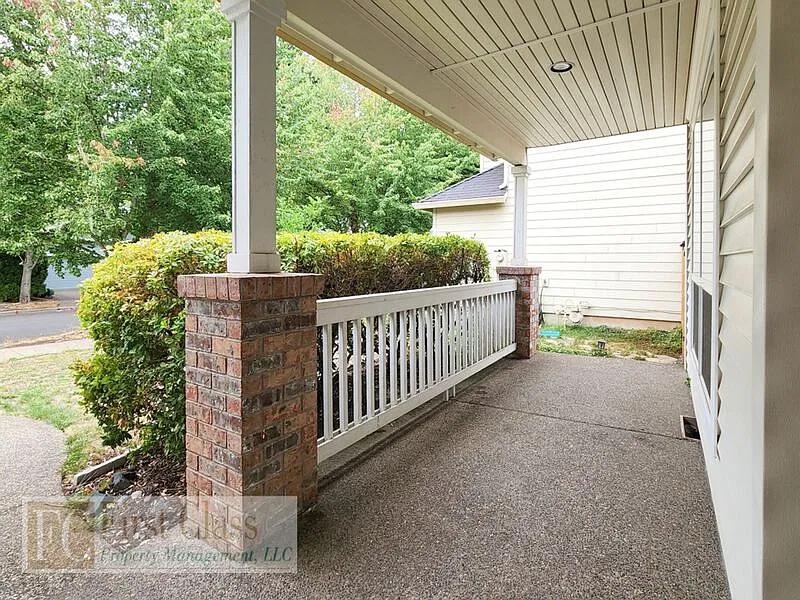 4 bed, 3.0 bath, 2400 sqft, $3,195 — Photo 2