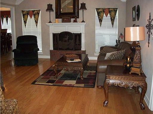 4th image of 10346 Meadowview Dr