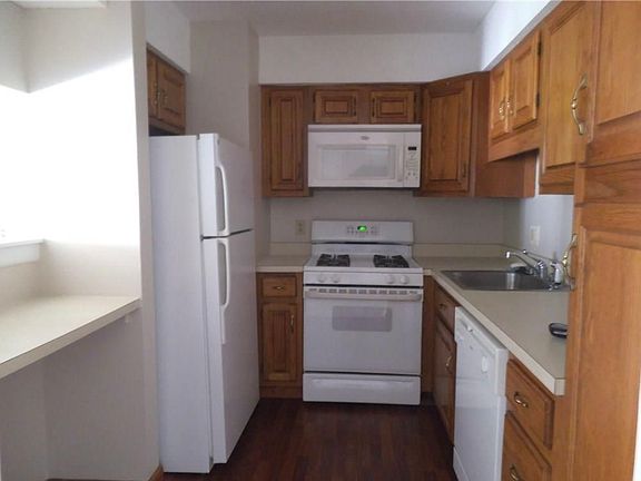 5th image of 92 Limewood Ave Unit A10