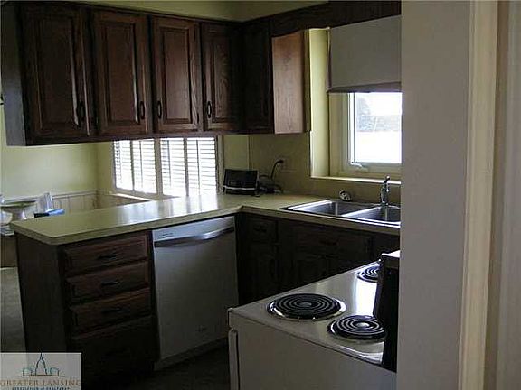 4th image of 819 Ledge Moor Blvd