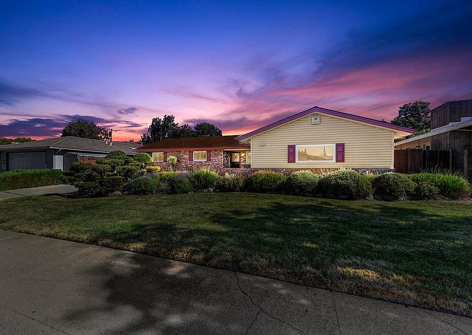 1st image of 1101 Glen Holly Way