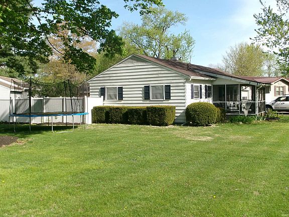 3rd image of 3694 N Pleasant Dr