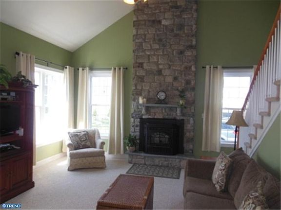 5th image of 55 Jamie Ln