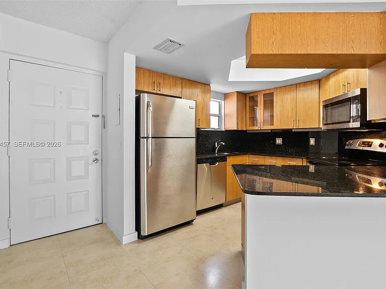 8373 Lake Dr #201 — Photo 18