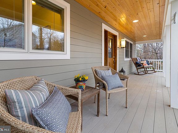 4th image of 2321 Hickory Rd