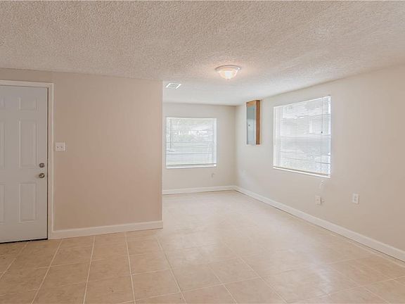 5th image of 817 Whitehurst St