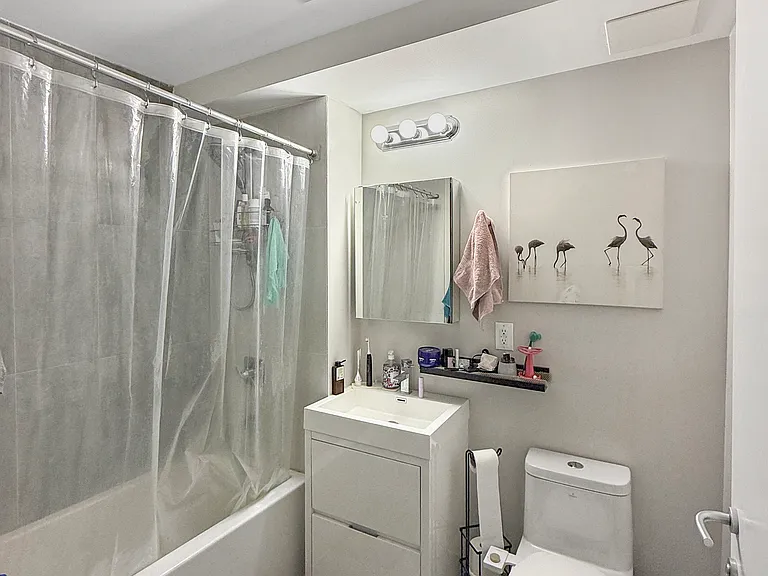232 E 18th St #3B — Photo 7