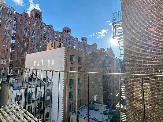 Rented by Tourma Realty LLC | media 9