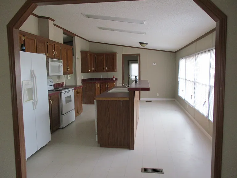 192 Zackary St — Photo 3