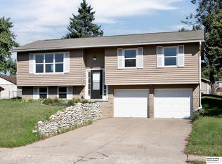 2212 Greensboro Ave, Bellevue, NE 68005