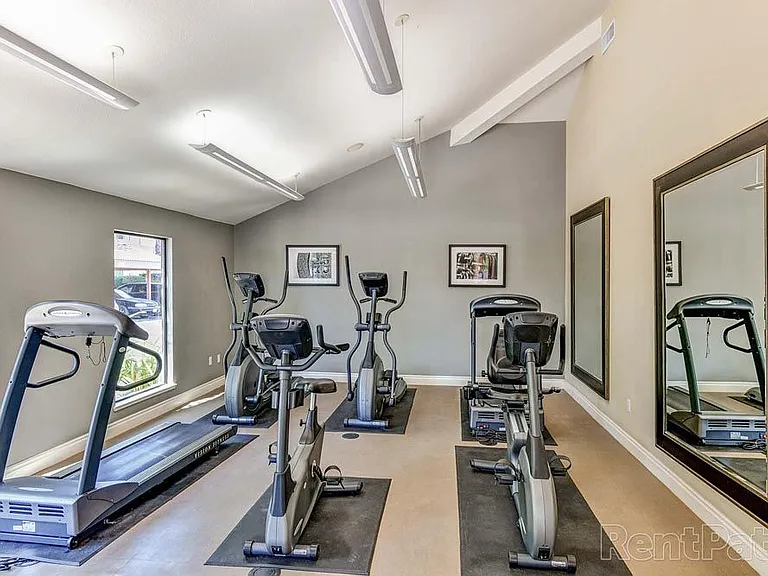 Mission Sierra Apartments — Photo 5