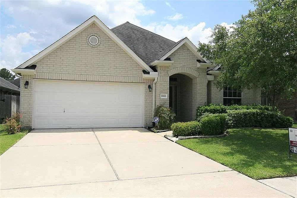 3 bed, 6.0 bath, 1849 sqft, $2,200 — Photo 1