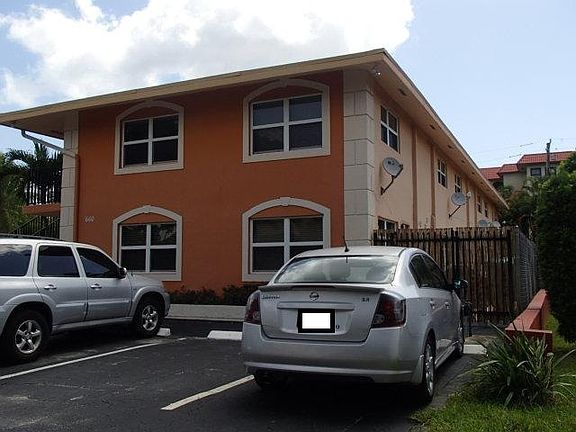 3rd image of 660 NE 11th Ave APT 105