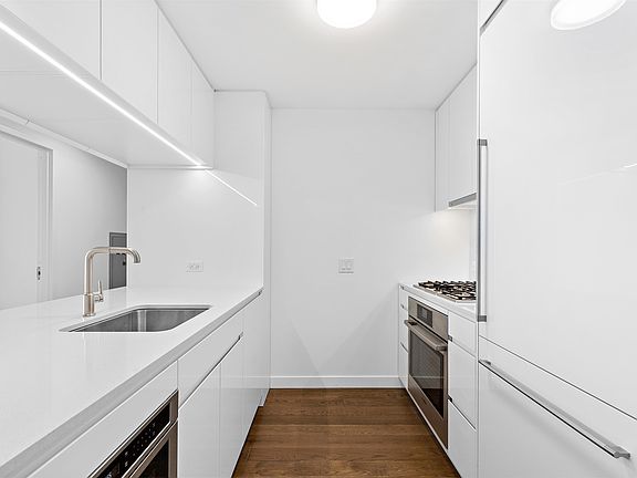 4th image of 99 Hudson St #2507