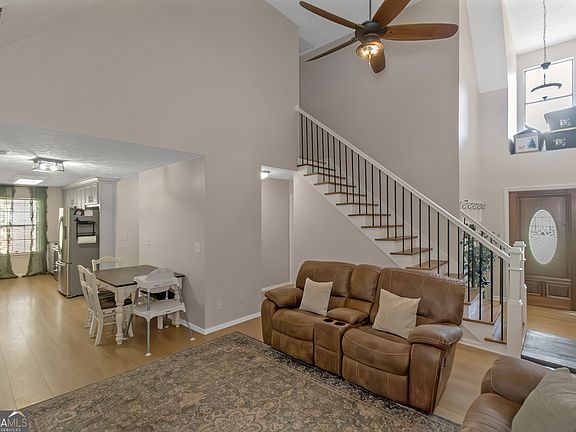 2nd image of 926 Locust Rd