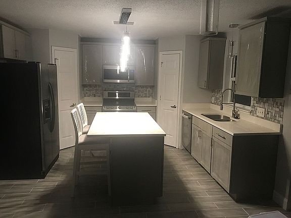 2nd image of 821 Massy Ct