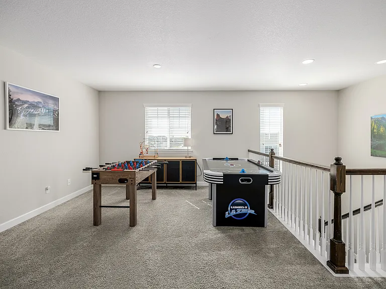 10406 Akron St — Photo 45