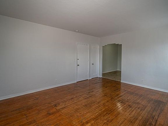 3rd image of 7125 Carlyle Ave