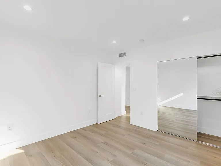8355 Blackburn Ave — Photo 24