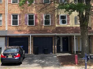 207 Chaucer Ct #B, Mount Laurel, NJ 08054