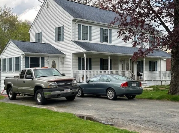 14 County Rd, Burlington, MA 01803