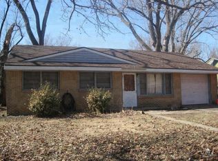 1415 Hartford Rd, Manhattan, KS 66502
