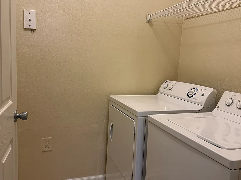 500 Vista Lake Dr #4 — Photo 6