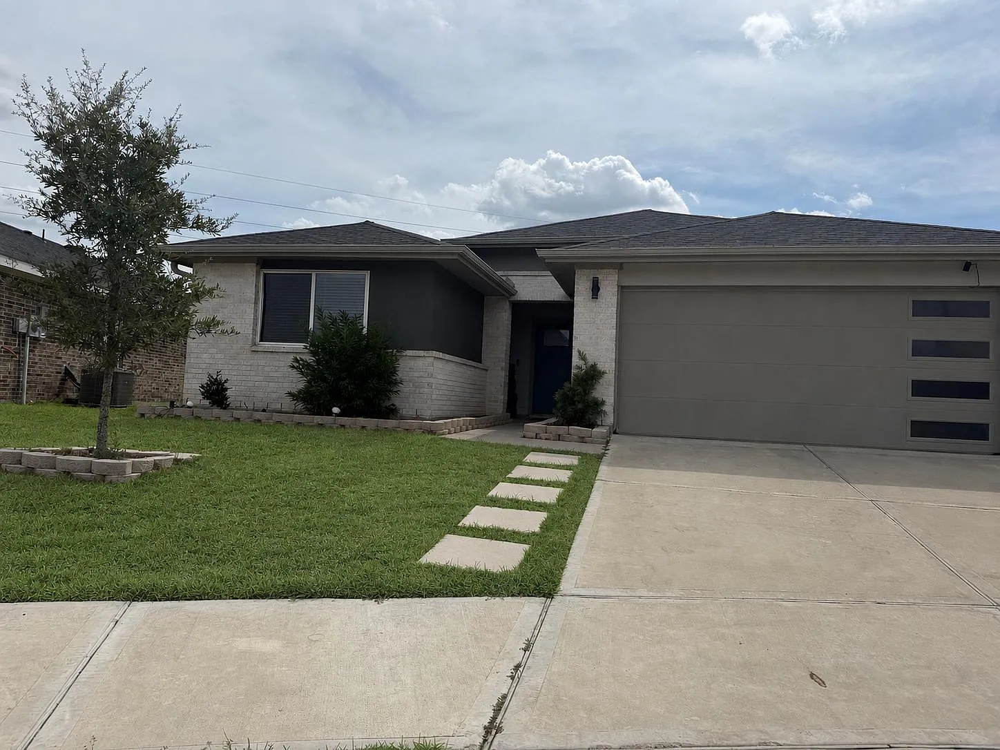 4 bed, 2.0 bath, 1797 sqft, $2,500 — Photo 2