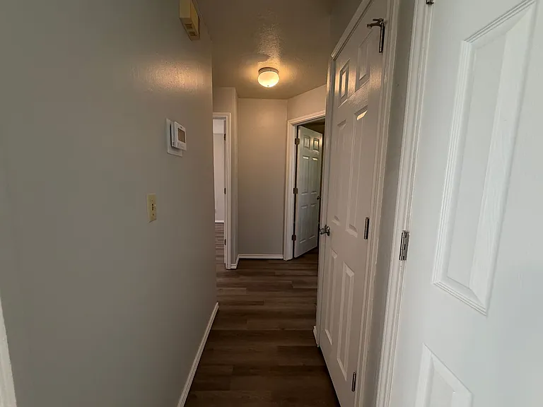 205 S Meadow Ln — Photo 9