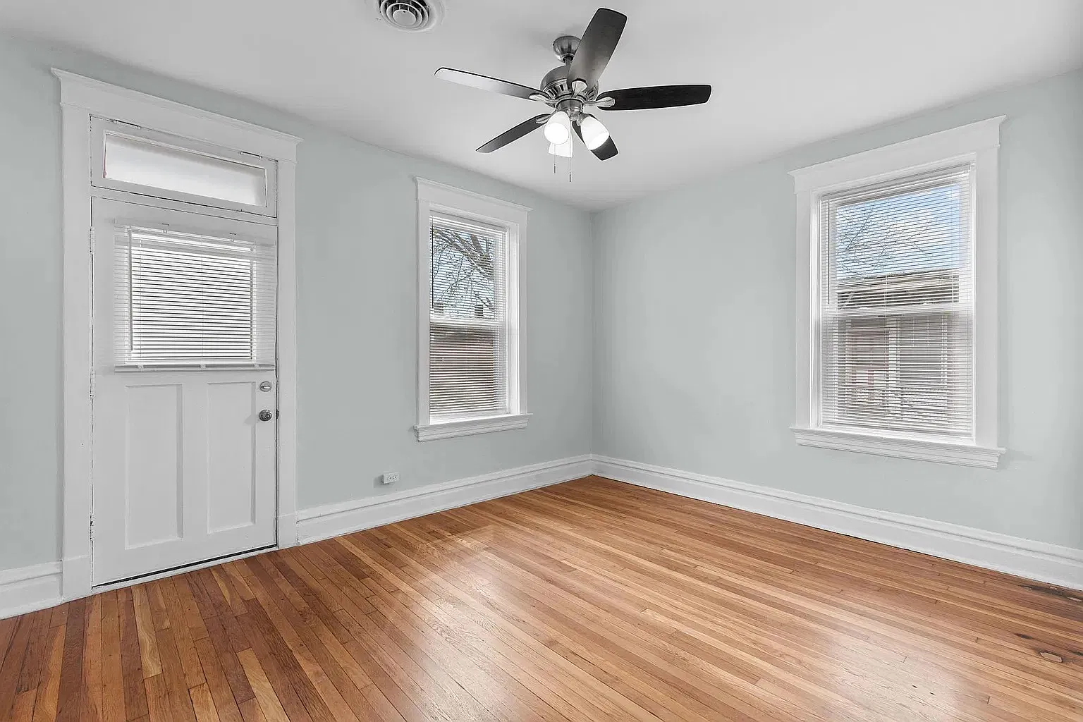 2 bed, 1003 sqft, $1,300 — Photo 4