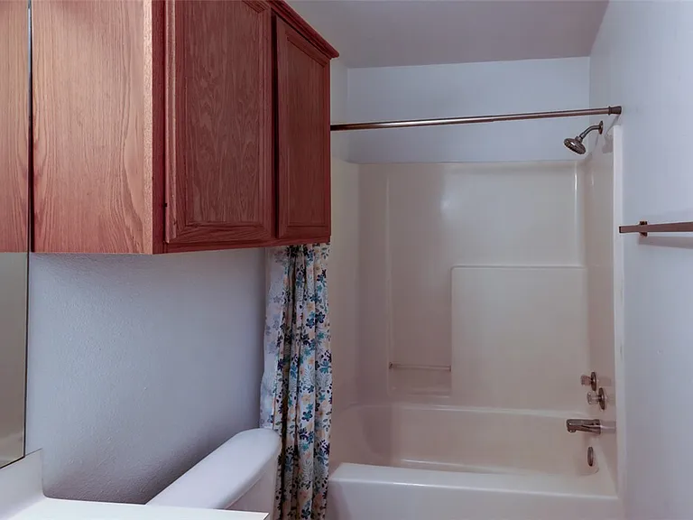 914 Sun Meadow St — Photo 16