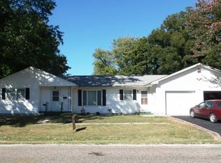 815 Grand Ave, Barry, IL 62312