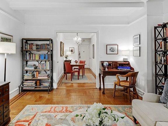 5th image of 310 W 72nd St #5E