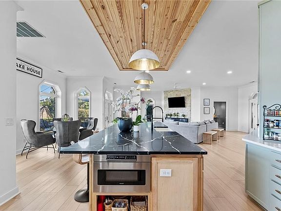 5th image of 8289 Eagle Crest Dr