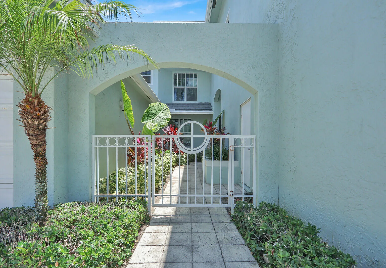 2 bed, 2.0 bath, 1624 sqft, $12,000 — Photo 4